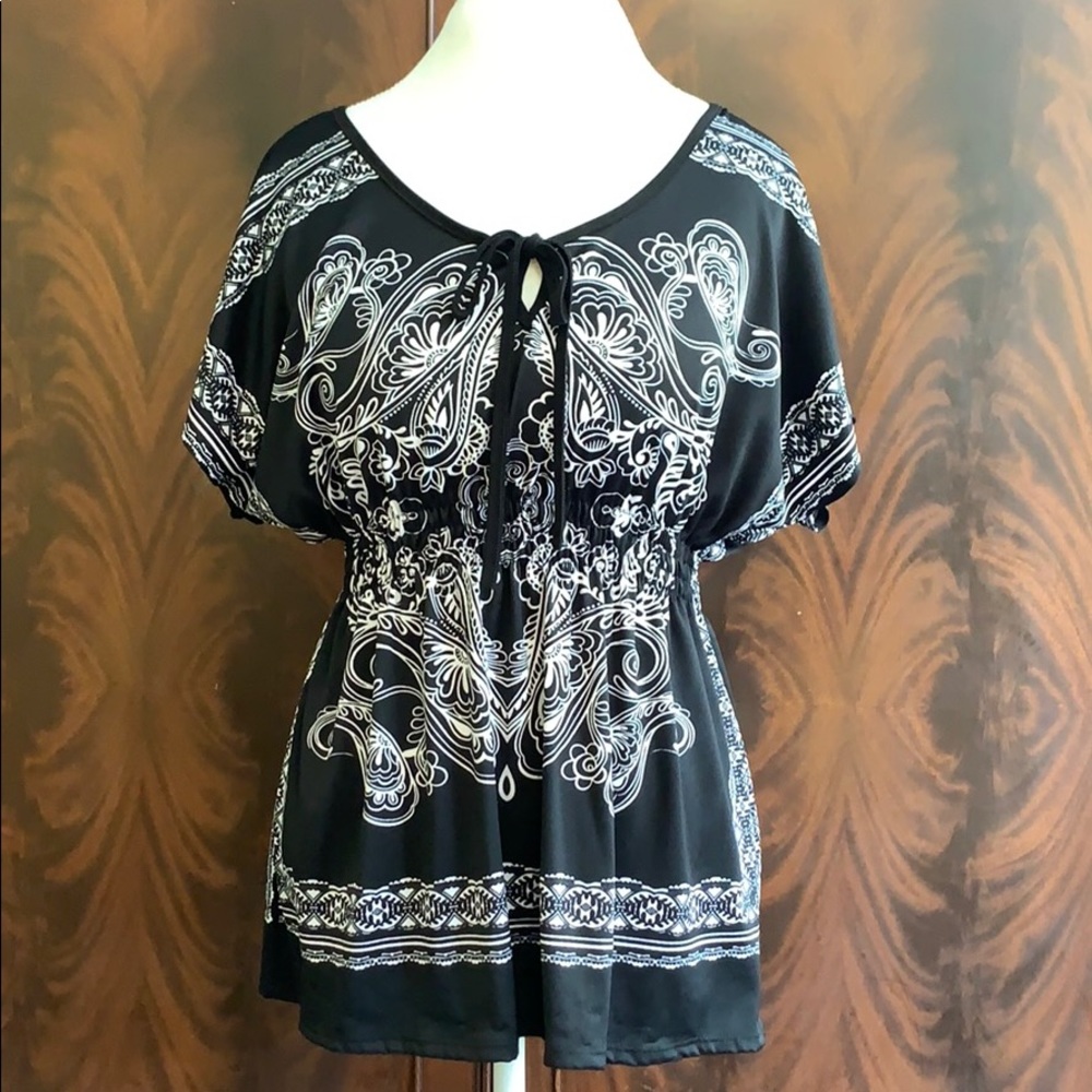 Black and white printed shirt with cinched waist.